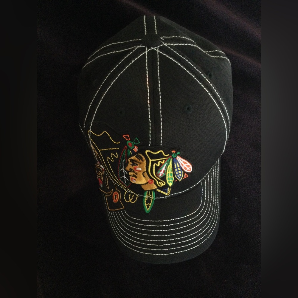 Reebok NHL Chicago Blackhawks Center Ice 2013 Cap